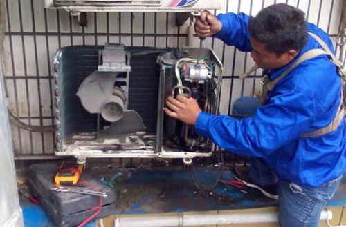 空调维修必须要找专业的人士维修